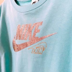 NWT Nike pullover